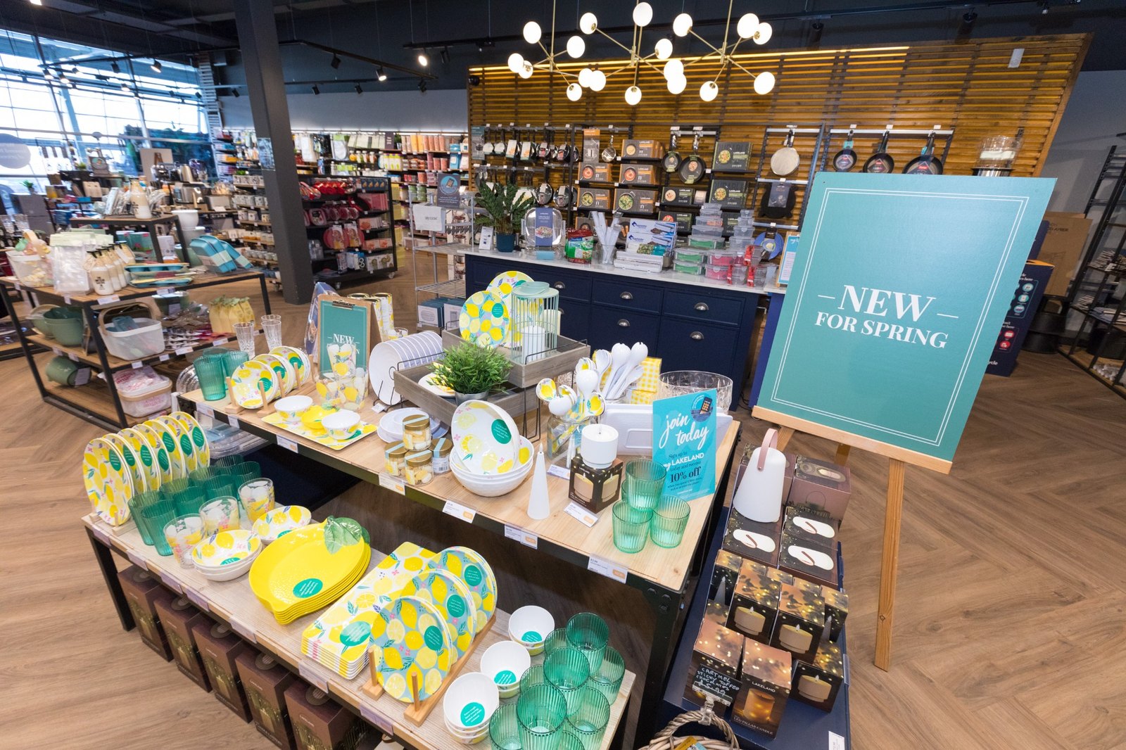 Colourful spring dining collection