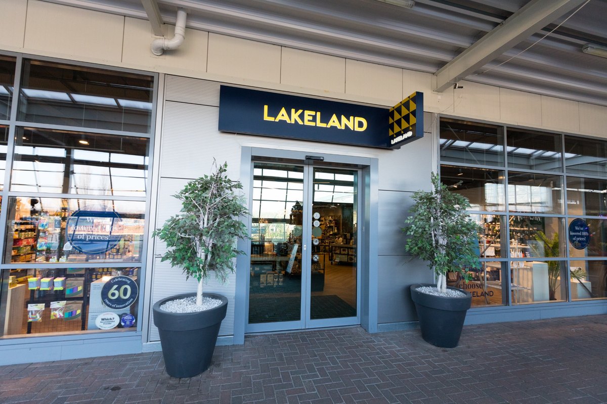 Lakeland storefront inside Bents